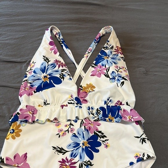 Cupshe one piece swimsuit - Picture 2 of 5